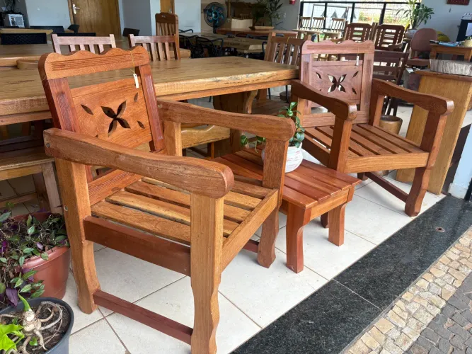 Poltronas madeira maciça pura
