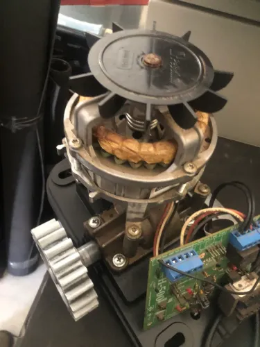 Motor de portao peccinin