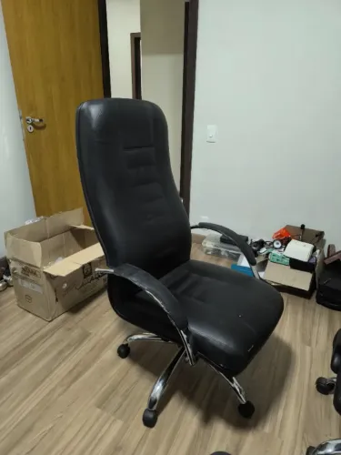 Cadeira Presidente com base cromada