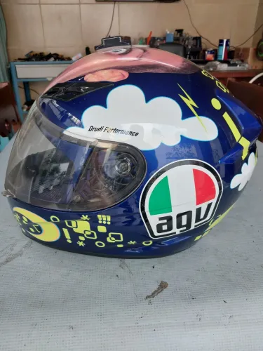 Capacete valentino rossi agv usado sem garantia
