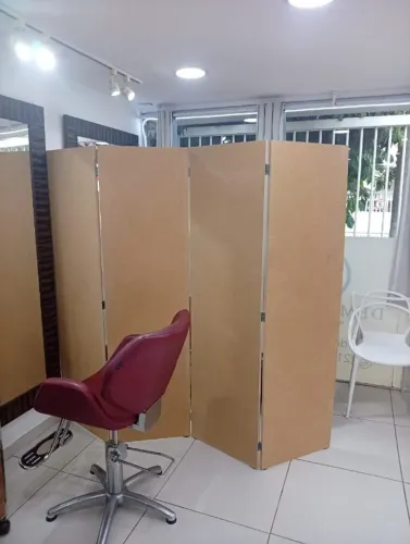 Crie Privacidade na Sua Clínica Sem Furos: Biombo Pronto liso de 4 folhas