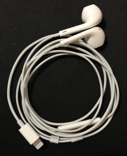 Fone de Ouvido Apple EarPods Original - Conector Lightning