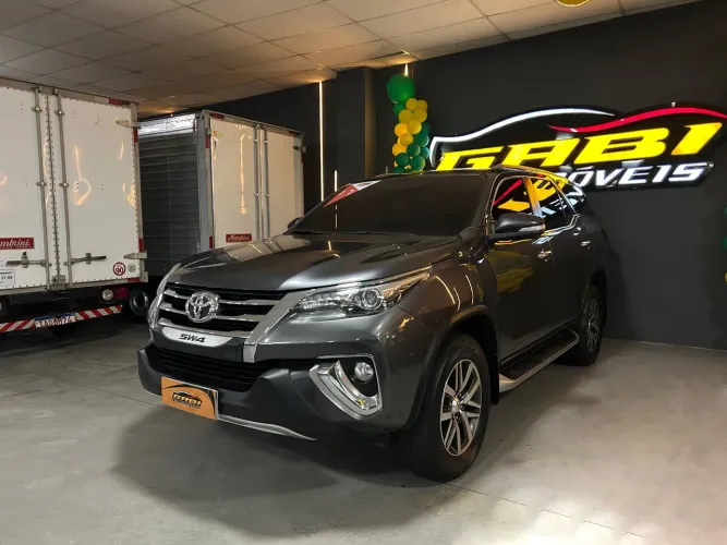 Toyota Hilux SW4 SRX 4X4 2.8 TDI 16V Dies. Aut. 2017
