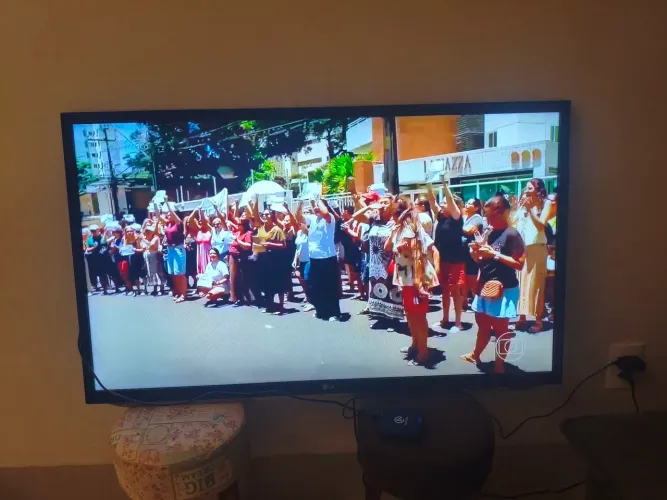 TV LG 47" Full HD (Modelo 47LM6200) + Controle Remoto - Perfeita no Sinal Digital e HDMI!