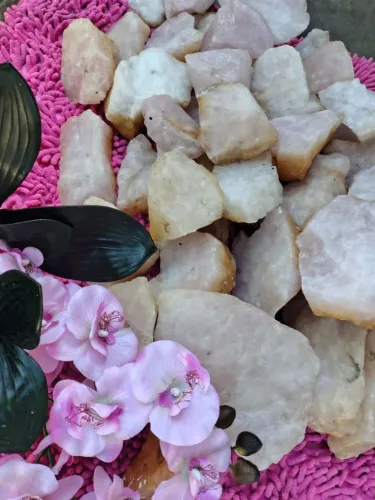 Quartzo roza(pedra do amor?) $64 reais o kilo