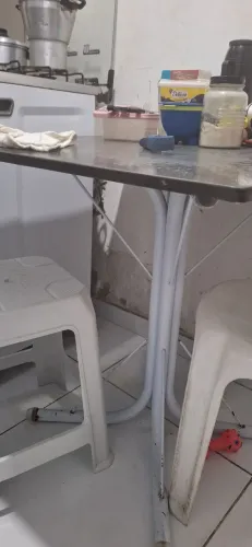 Tampa com pes de mesa, sem os bancos