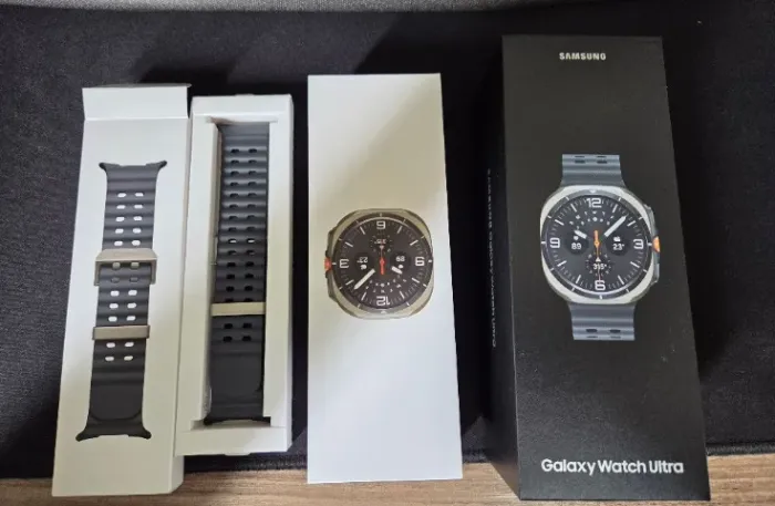 Samsung Galaxy Watch Ultra + Acessórios
