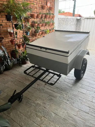 Carreta reboque baú estilo Karmann Ghia, reformada
