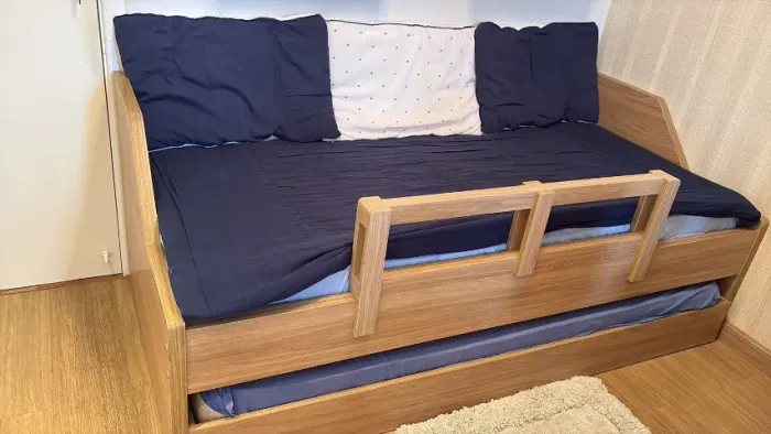 SOFÁ-CAMA SOLTEIRO, COM AUXILIAR, 1 COLCHÃO, GRADE REMOVÍVEL