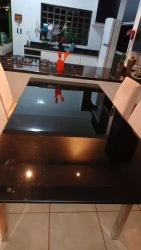 Mesa e cadeiras