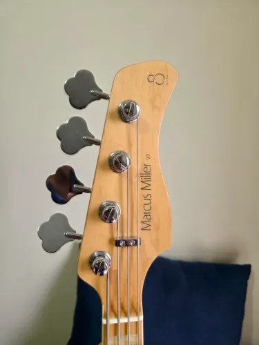 Baixo 4 cordas Ativo Jazz Bass Sire Marcus Miller V7