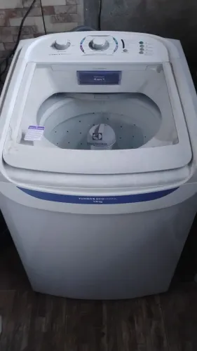 Máquina de lavar roupa Eletrolux 13 kg funcionando perfeitamente 