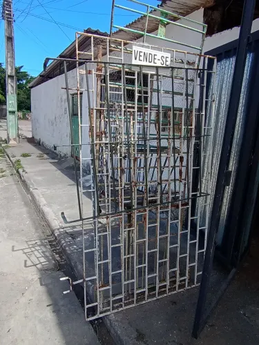 Vende-se grade de proteção de janela
