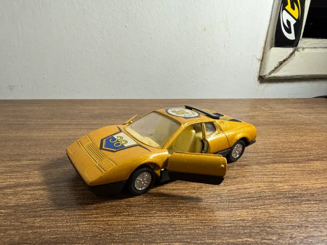 Carrinho de ferro miniatura super sportivo anos 90