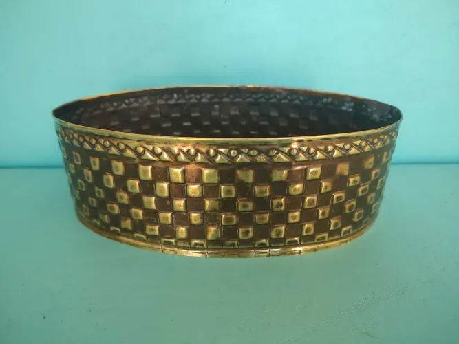 Cachepô de latão oval 