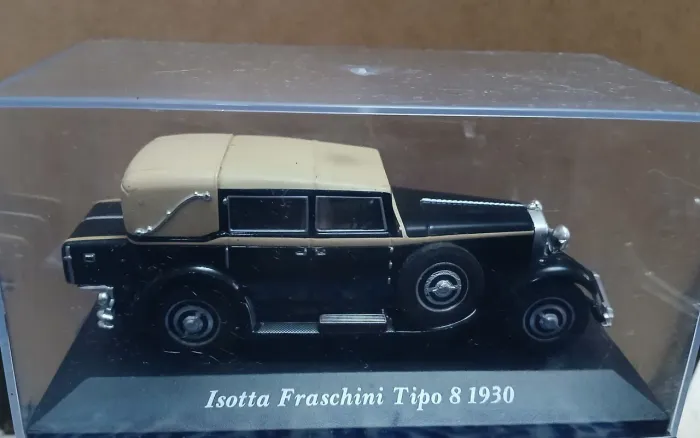 Carro antigo miniatura Isotta 1930