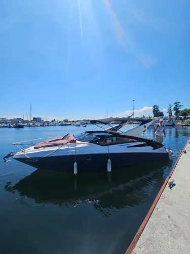 Lancha Royal Marine 27 pés