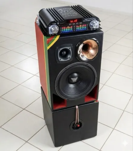 Caixa amplificada personalizada com Bluetooth