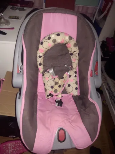 Vendo bebe conforto menina 
