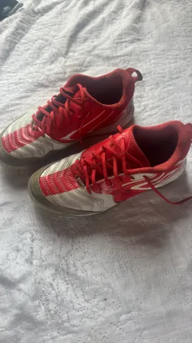 Vendo chuteira futsal semi nova,número 39