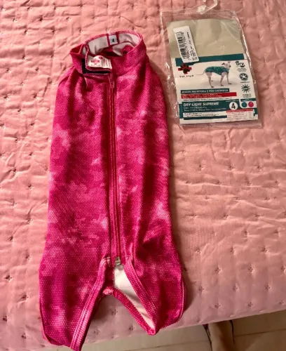 Roupa Pós-Cirúrgica para Cachorro Tam. 4 Rosa - Usada Apenas 10 Dias