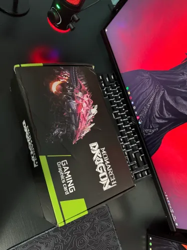 RX 5700 8GB GDDR6 ? PLACA DE VÍDEO GAMER - PRETA COM DETALHES VERMELHOS