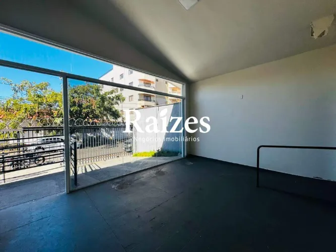 Casa Comercial para Locação com 200m² e Rampa de Acessibilidade, Ideal para Clínicas e Esc
