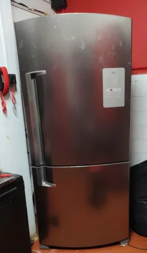 Vendo uma geladeira