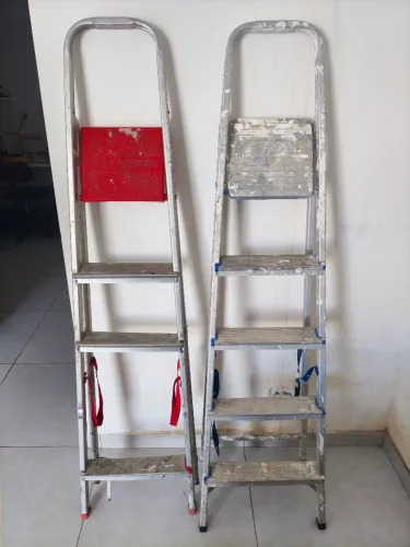 Duas Escadas de Alumínio