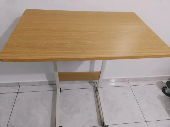 Mesa Multifuncional Ajustável (Home Office/Estudo)