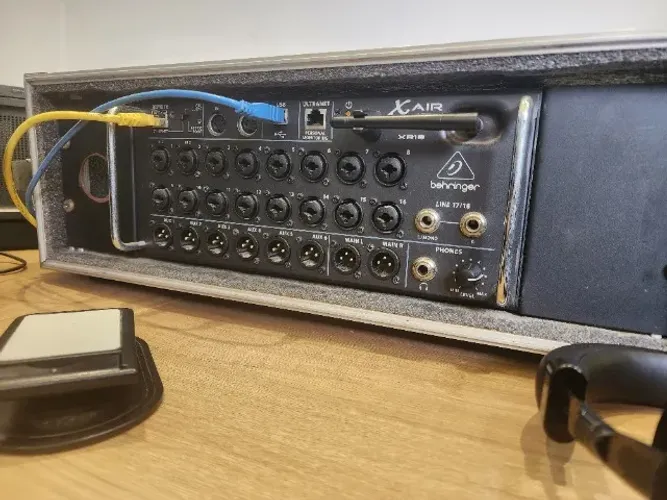 Mesa de som digital Behringer X Air XR18