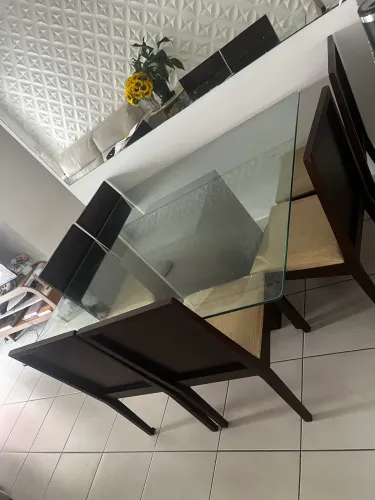 Mesa quadrada com 6 lugares