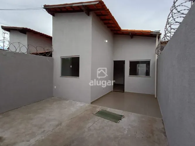 Casa à venda em Montes Claros, Independência (Leste) 3 quartos, 2 vagas, 50m² interna, 10
