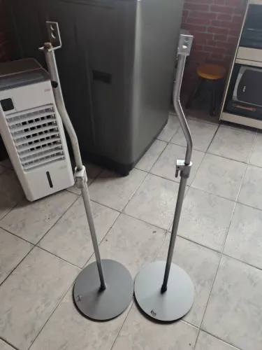 Pedestal para caixinhas de home theather com regulagem