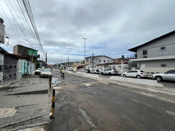 VD ÁREA DE 450 M2 COM 2 CASAS