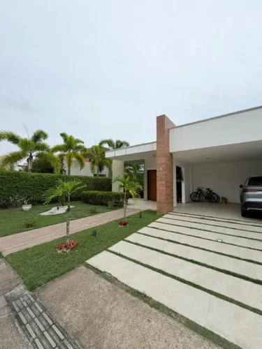Casa Em Condomínio Fechado | 300m² | 4 Quartos (2 Suítes) | 512m² De Terreno | Energia Sol