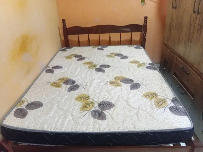 Cama de casal e colchão usados 