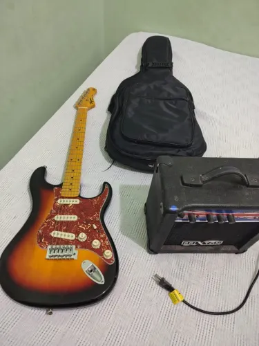 Guitarra Tagima Strato Tg 530 Sunburst + Amplificador Guitarra Gt-30 Brixton 15w Rms