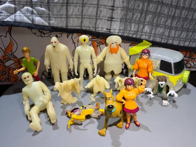 Personagens do Scooby translúcidos