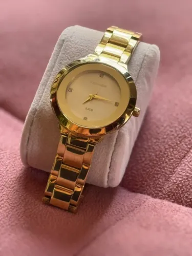 Relógio Technos dourado com quatro marcadores brilhantes