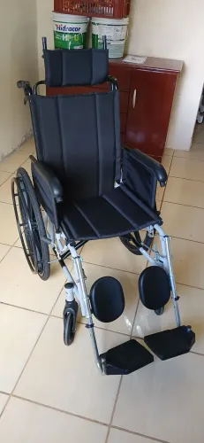 Cadeira de rodas dobrável em aço carbono