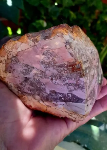 Arte escultura pedra natural Opala rosa 900g