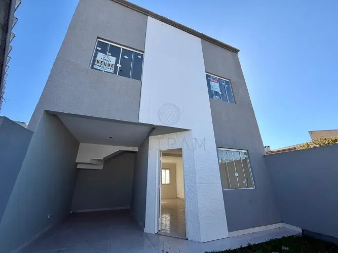 Sobrado para venda tem 100 metros quadrados com 3 quartos em Sítio Cercado - Curitiba - PR