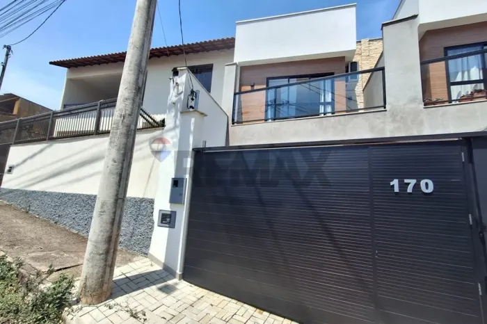 Exelente casa com tres quarto, sendo uma suite e com area gourmet, a venda no bairro Sao p