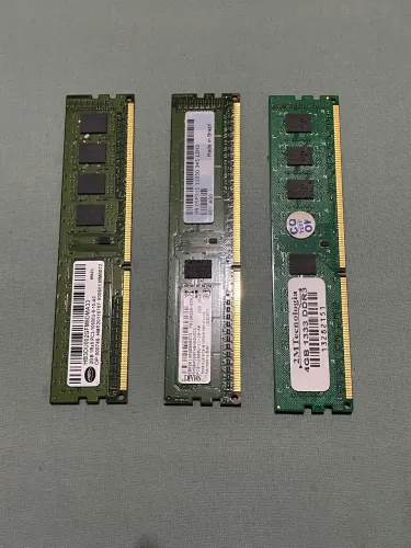 Memória ram ddr3 4GB e duas memória ram ddr3 2GB
