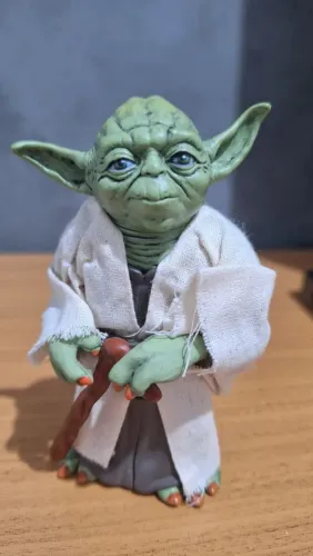 Boneco colecionável Yoda 12cm