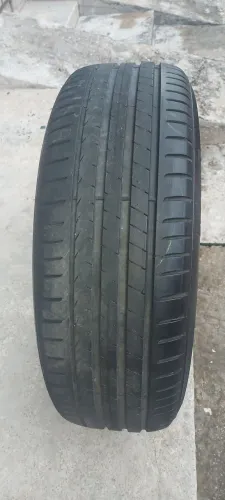 Um Pneu Pirelli Scorpion aro 18 255/60 R18 seminovo