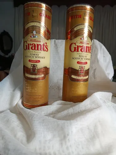 Lote 2 Antigas Embalagens Cilíndricas Whisky William Grant's - Vazias