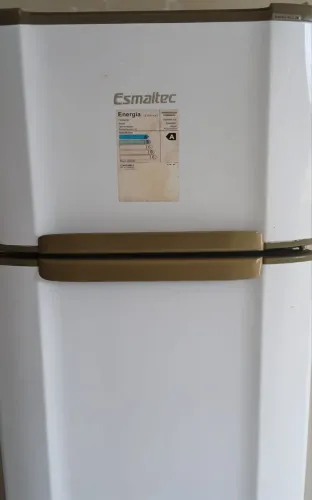 Geladeira Esmaltec Dúplex gelo seco toda boa fucionando tudo perfeitamente 