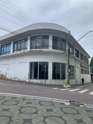 Prédio comercial na Rua Luiz Gama, 194 855 m²